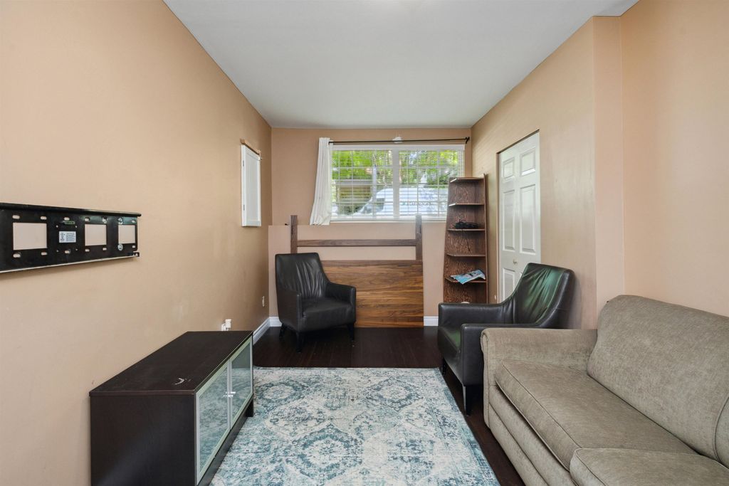 listing image 1109023489452229666