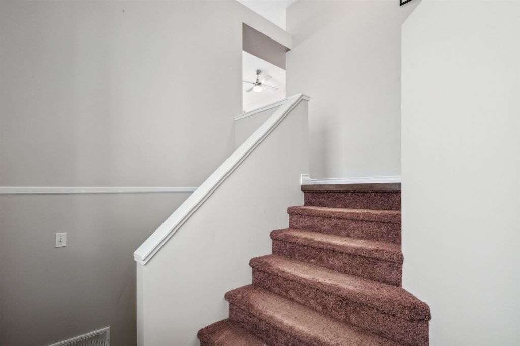 listing image 1105717198783592584