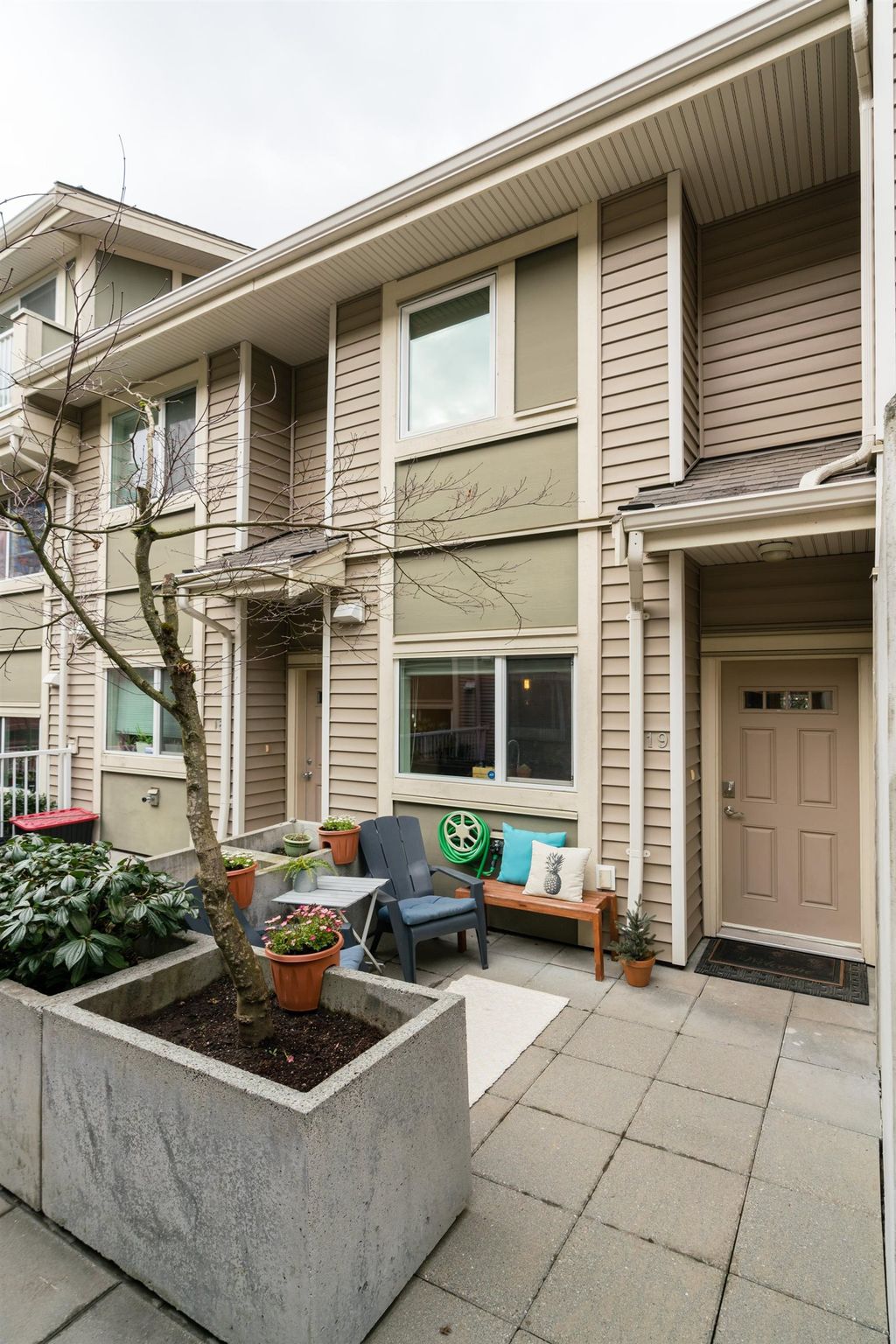 listing image 1104542242836879813