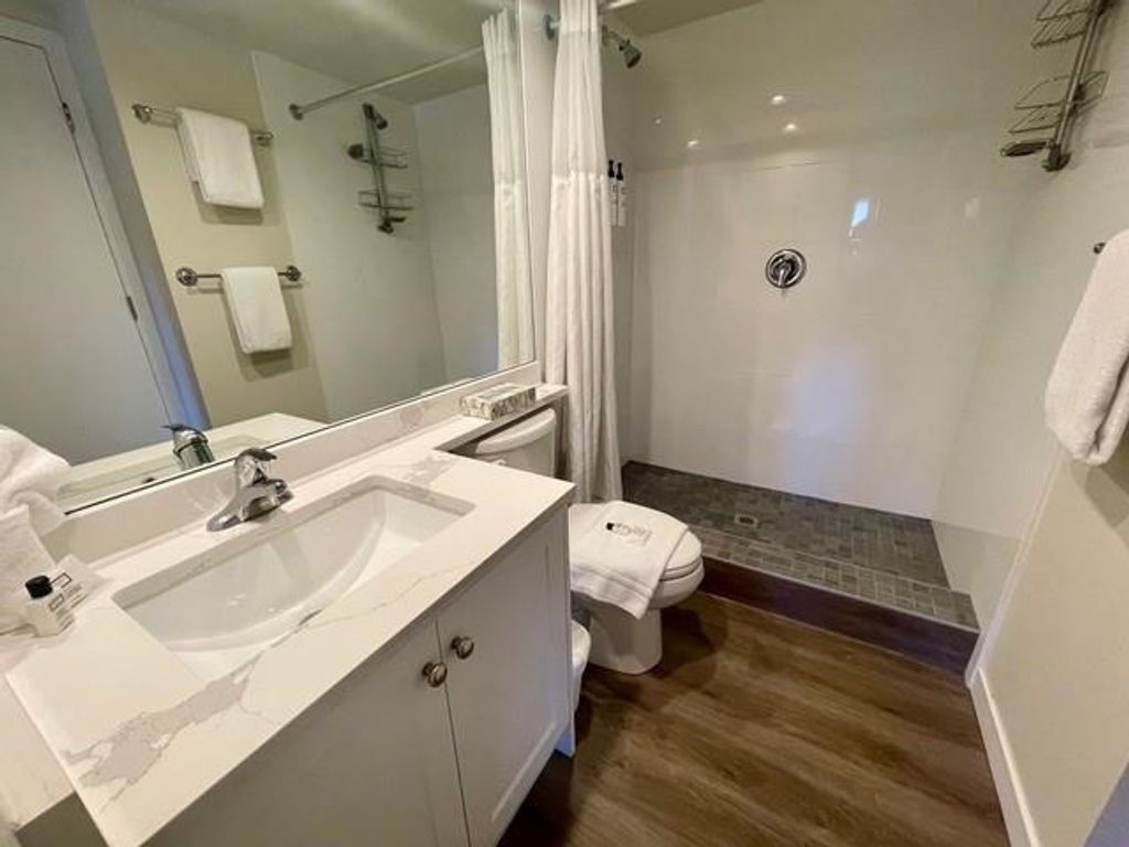 listing image 1104175729142764622