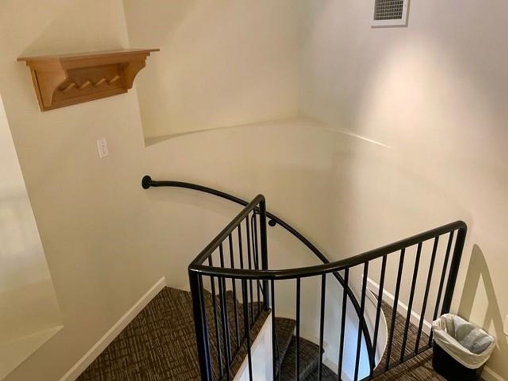 listing image 1103721922915355963