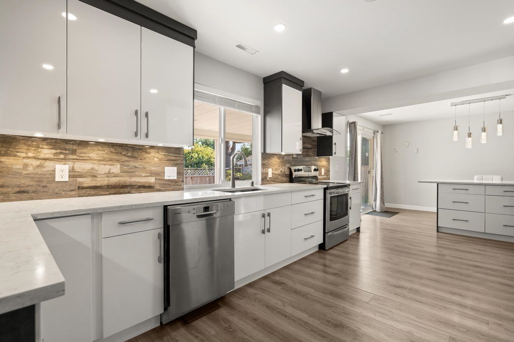 listing image 1108880327995637481