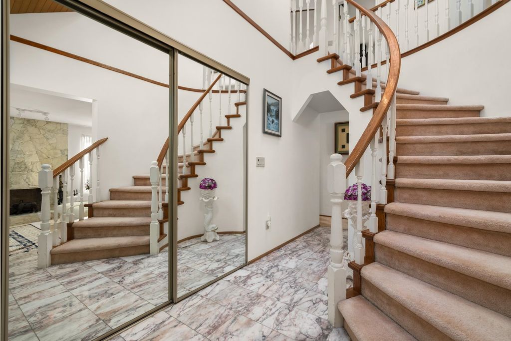 listing image 1109201593782977167