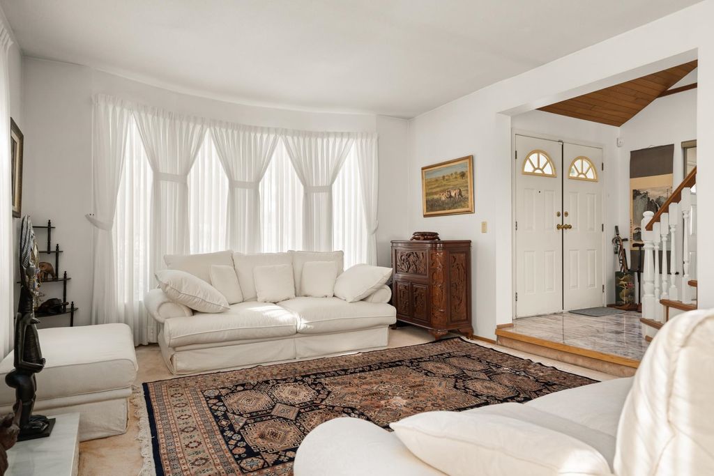 listing image 1108763206212434499