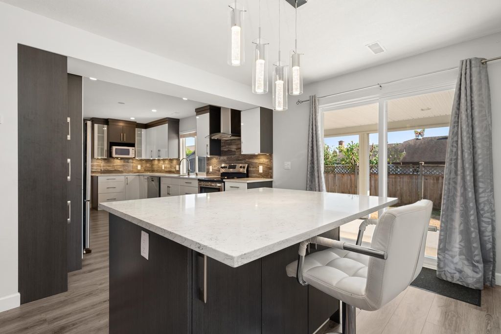 listing image 1104993819440116324