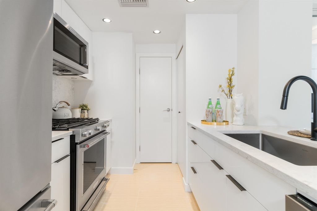 listing image 1103379322433648758
