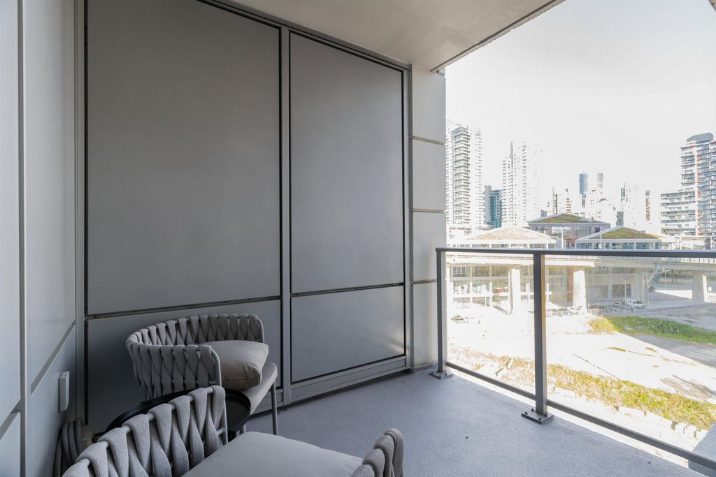 listing image 1106859027579840778