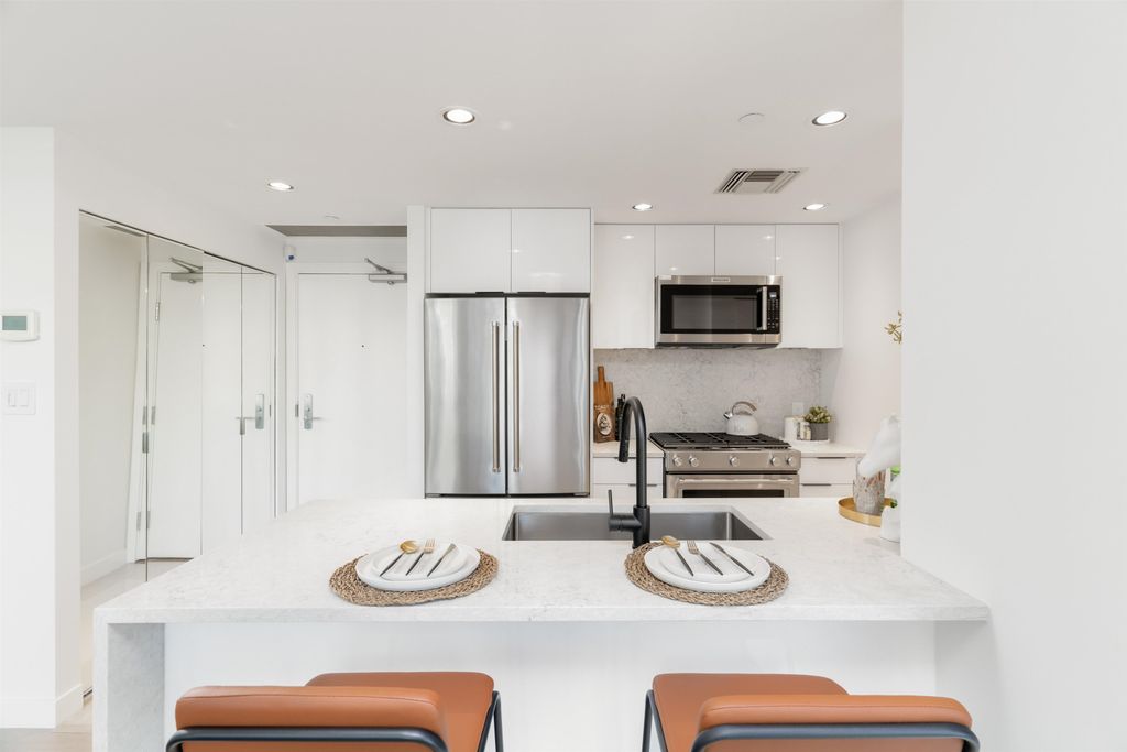 listing image 1104065760843469704