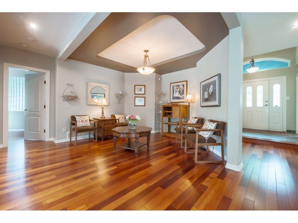 listing image 1105579411358643386