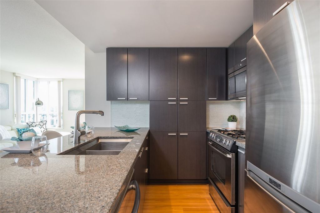 listing image 1101575180606845188