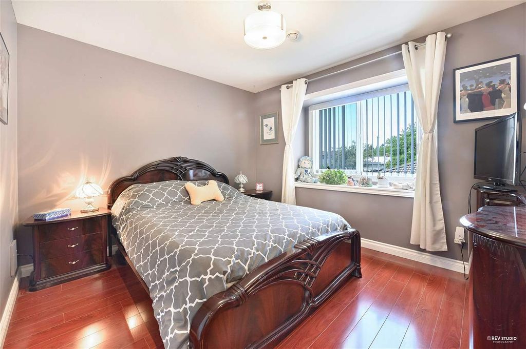 listing image 1103913219024761546