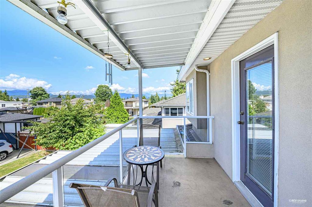 listing image 1106545941912204544