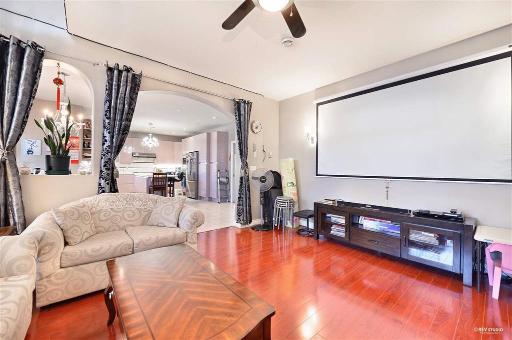 listing image 1104653695046374849
