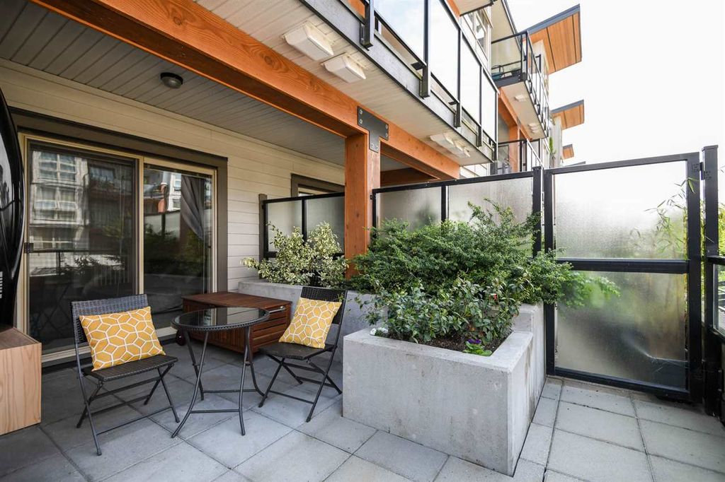 listing image 1106014019806458306