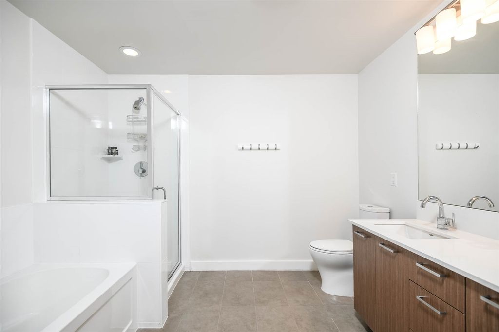 listing image 1103697418558877056