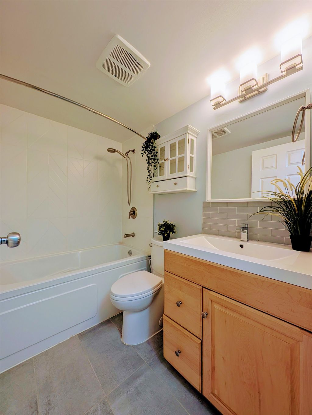 listing image 1102888919753367597