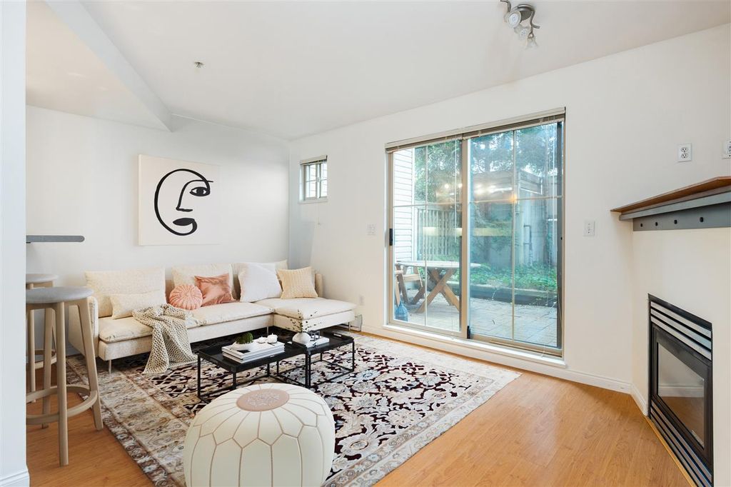 listing image 1108329108457253184