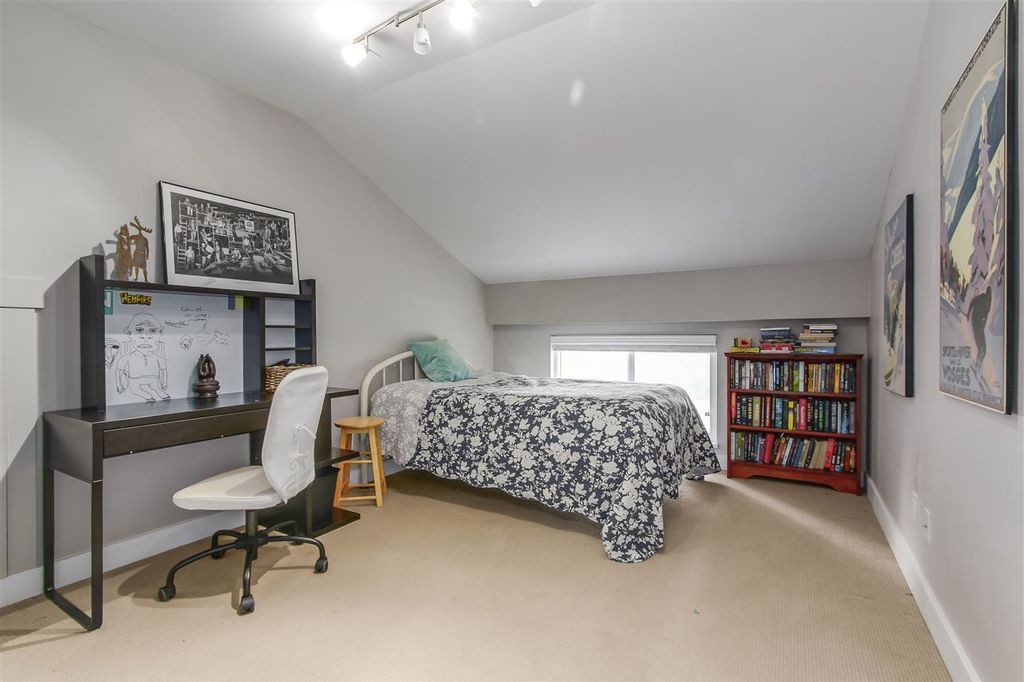 listing image 1106759240308424766