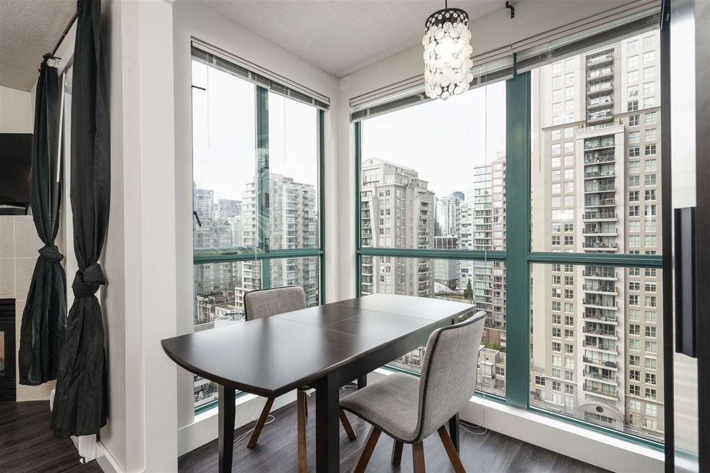listing image 1102749786697184459
