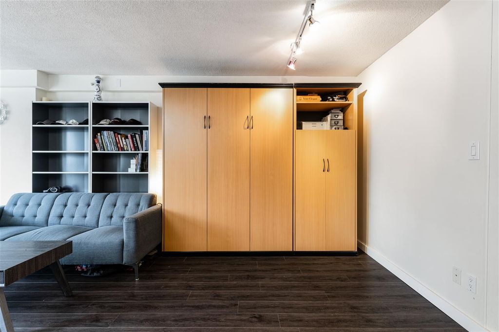 listing image 1103742105595449260