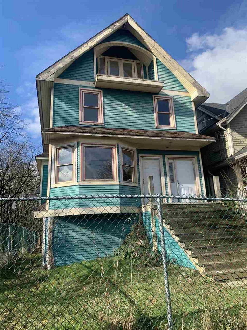 listing image 1109731912939836925