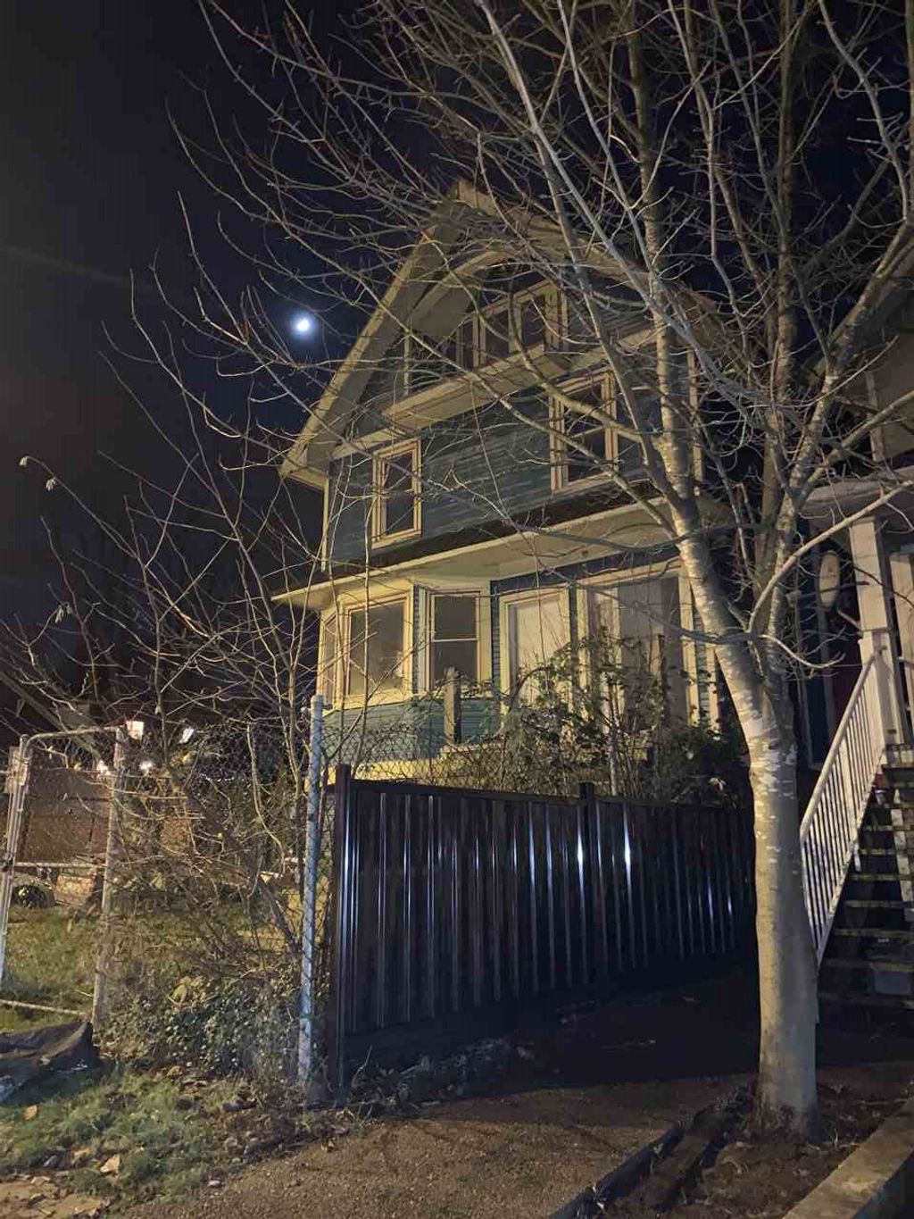 listing image 1102996762787859859