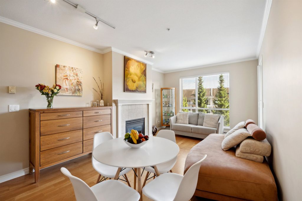 listing image 1103759765793081153