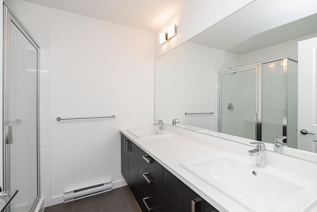 listing image 1101456004736246978