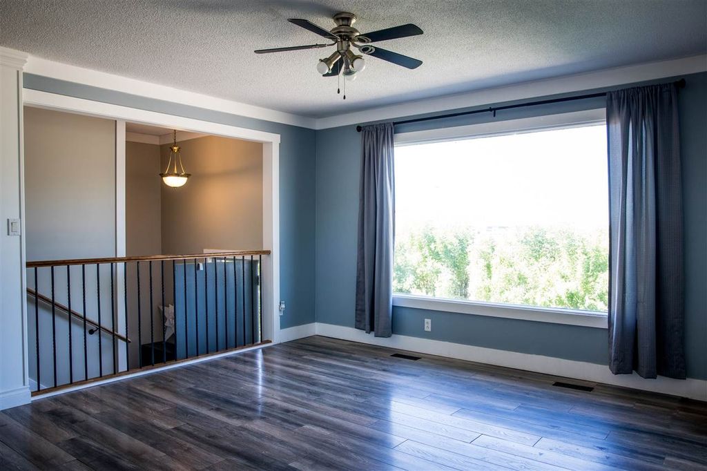 listing image 1103858750813304961