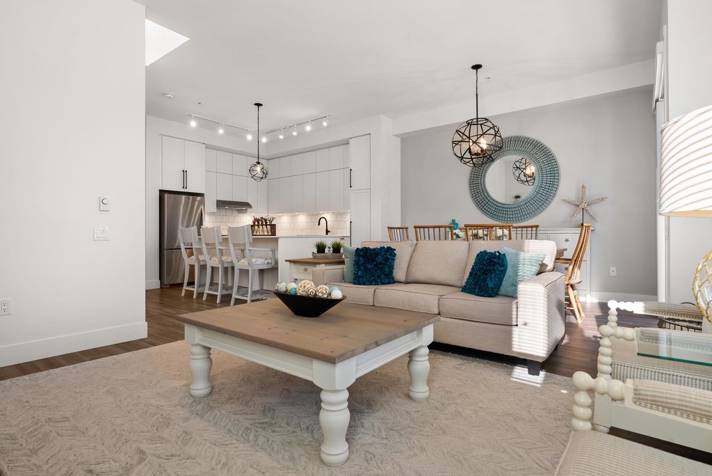 listing image 1104315664493149122