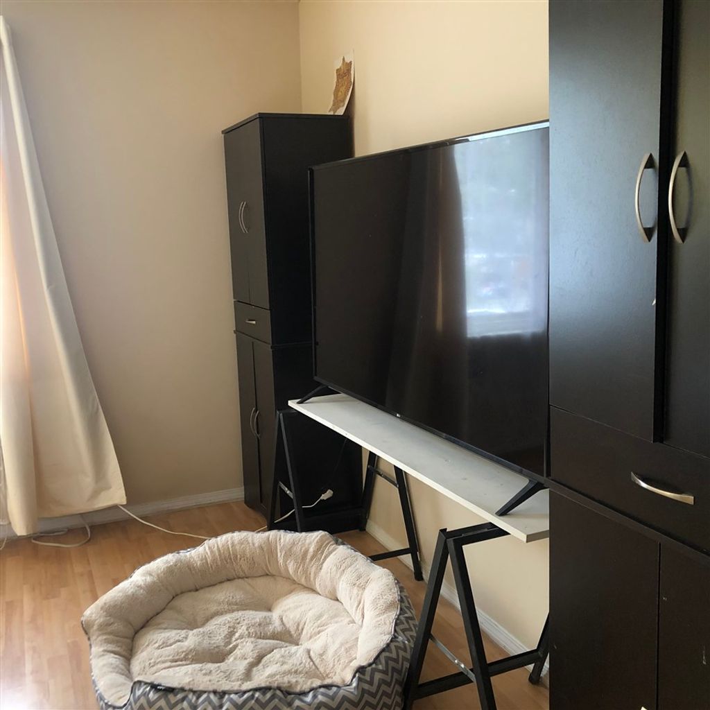 listing image 1100303328350744904