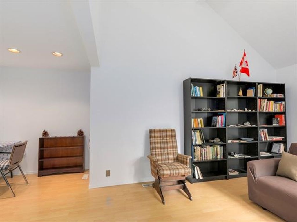 listing image 1102442392438362803