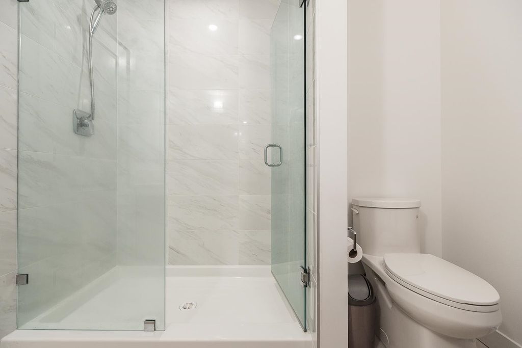 listing image 1103158830587797492