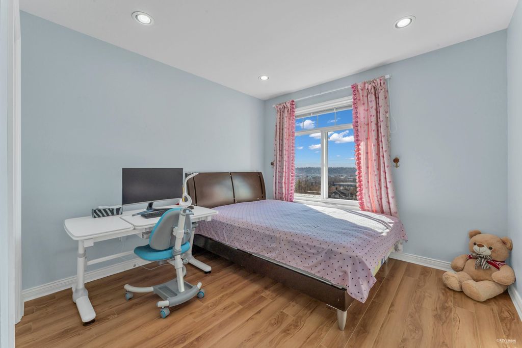 listing image 1109961504935104382