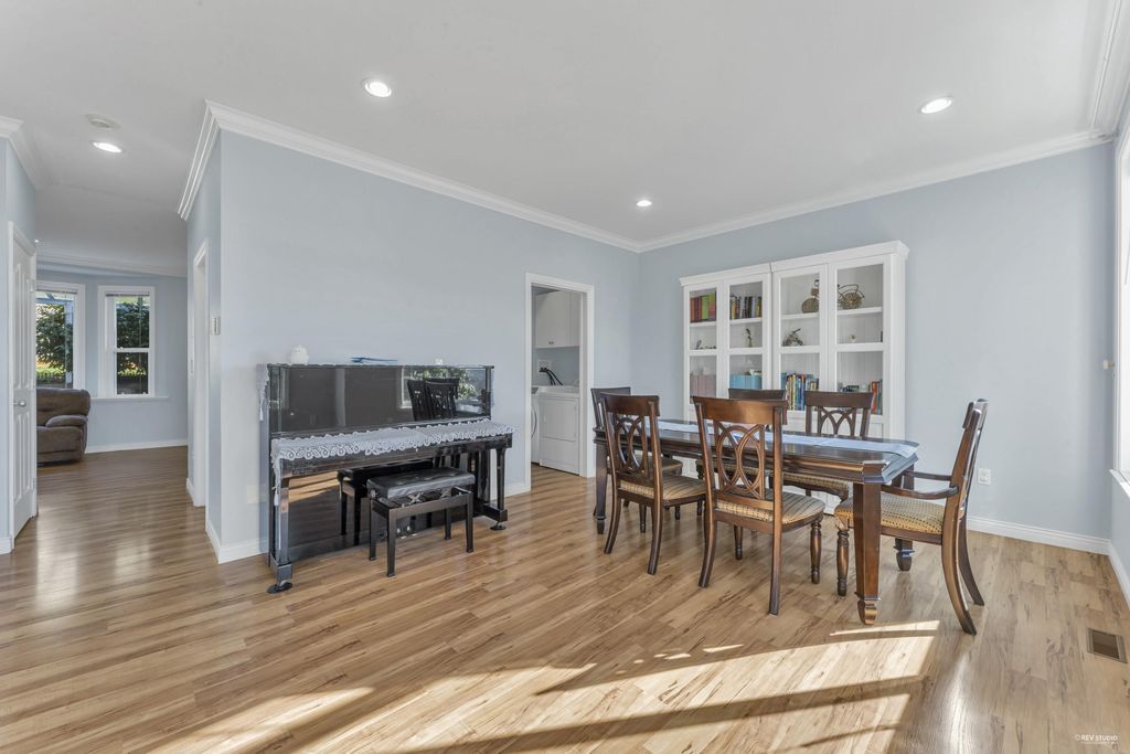 listing image 1102725445972126156