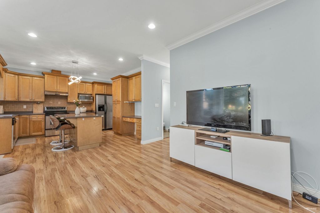 listing image 1101023206702393129