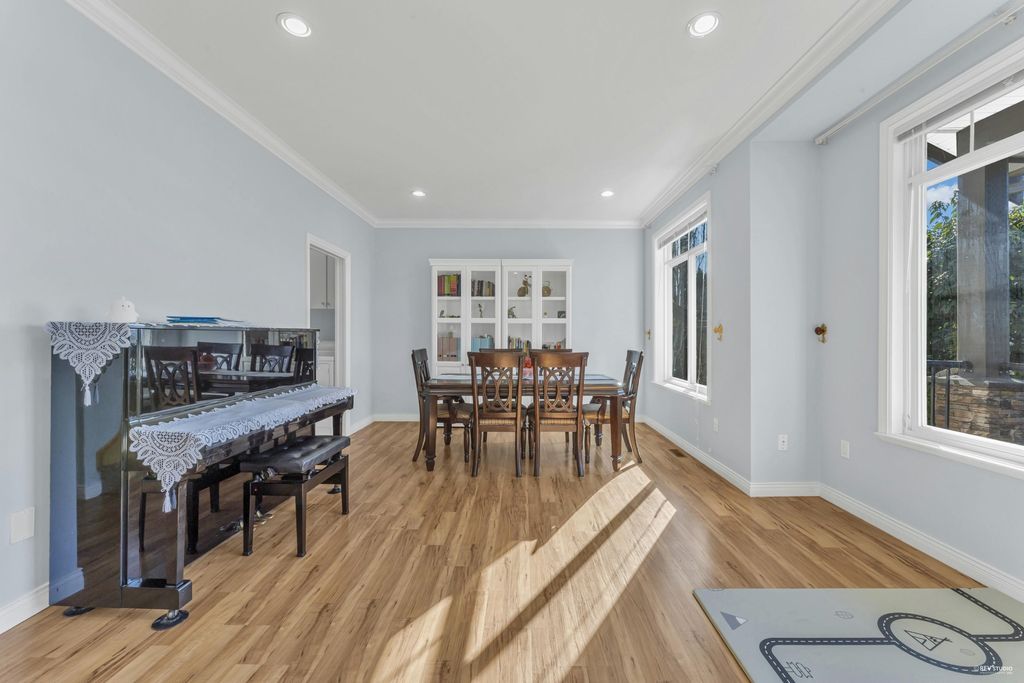 listing image 1102855236873564574