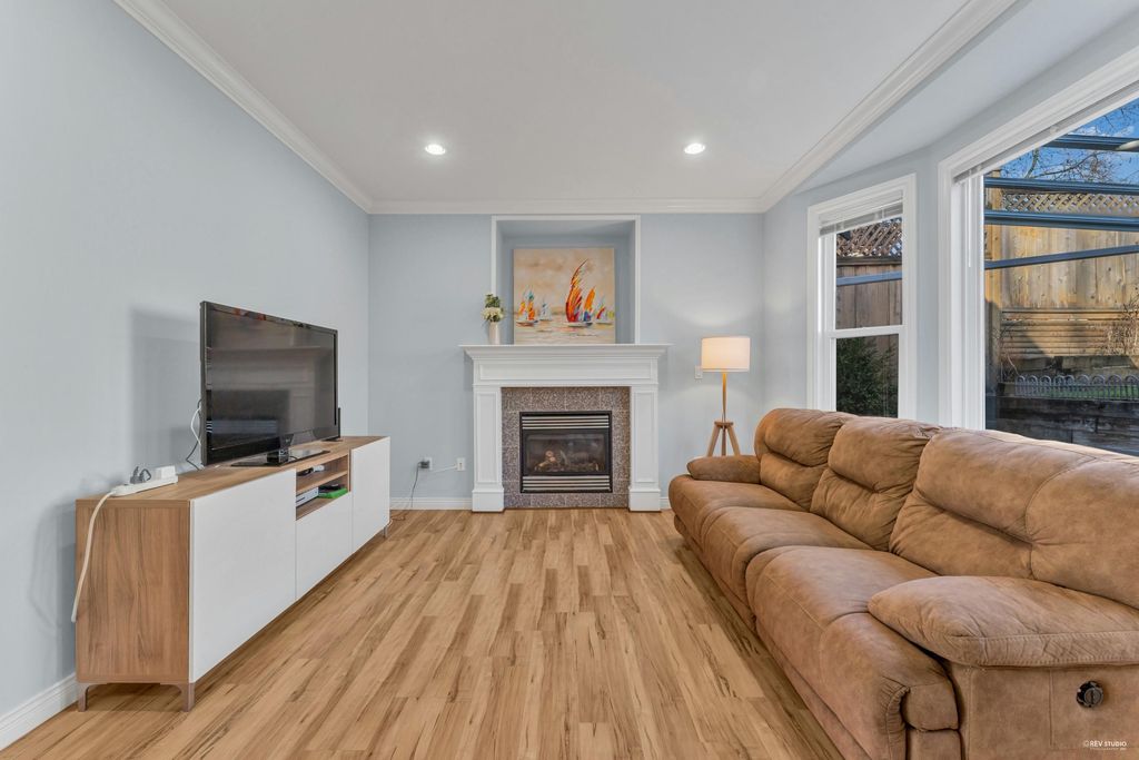 listing image 1102155345918246632