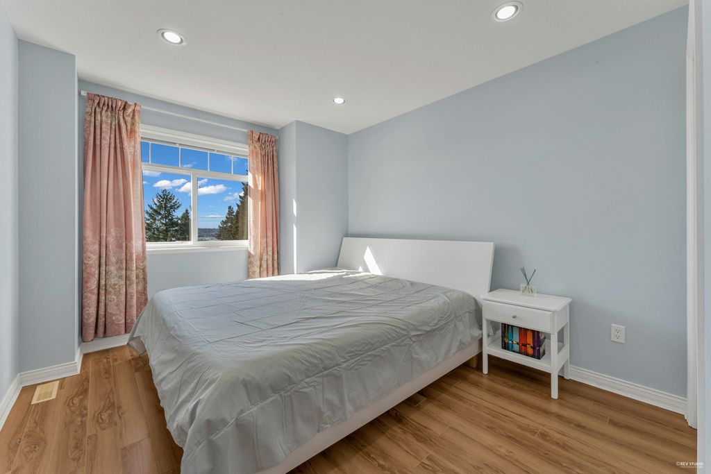 listing image 1105782005517242821