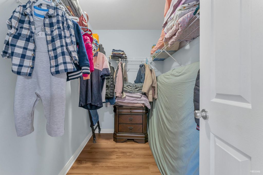 listing image 1100637454215617054