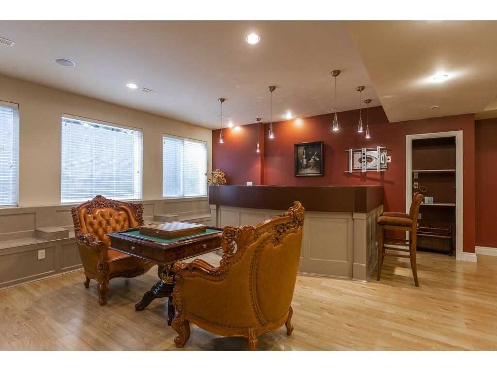 listing image 1102875680138375965