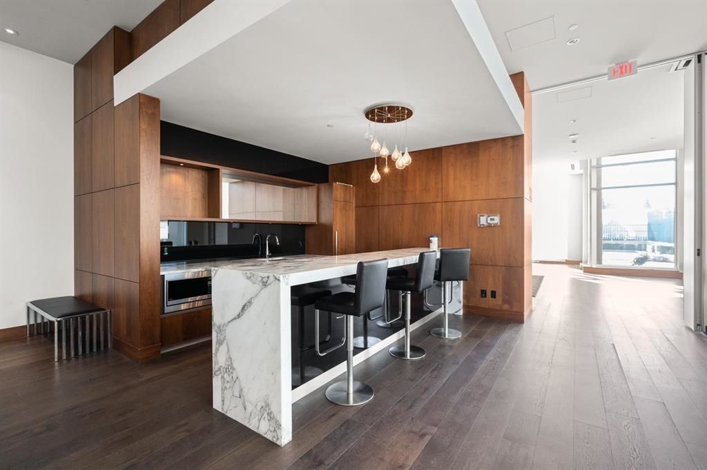 listing image 1100017650356736566