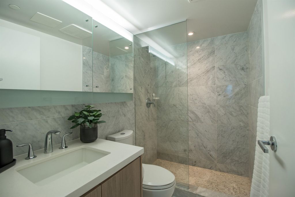 listing image 1103236238319356633