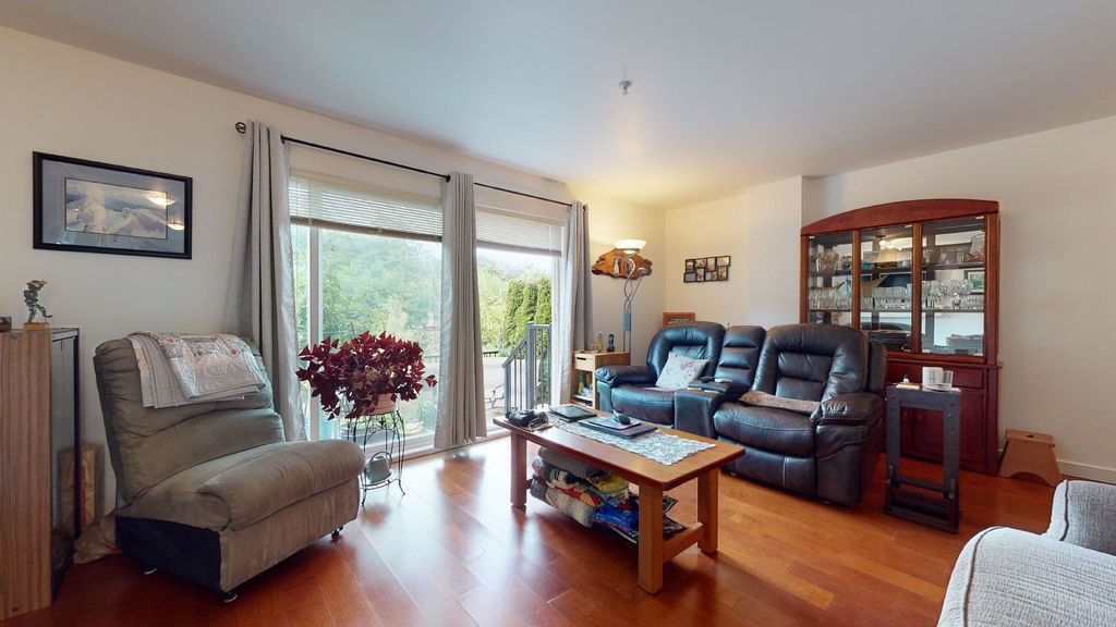 listing image 1102440195682508483