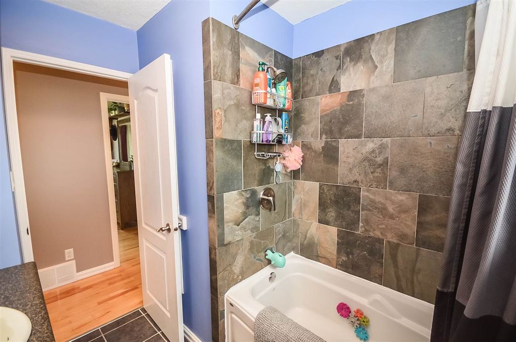listing image 1100651211131370977