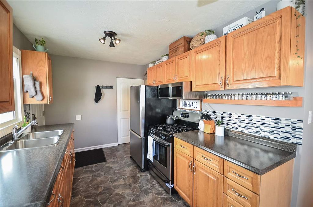 listing image 1109497207708098112