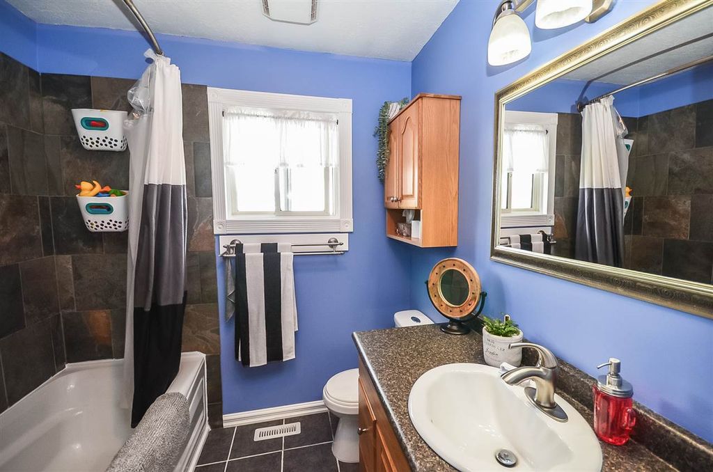 listing image 1106525170462940853