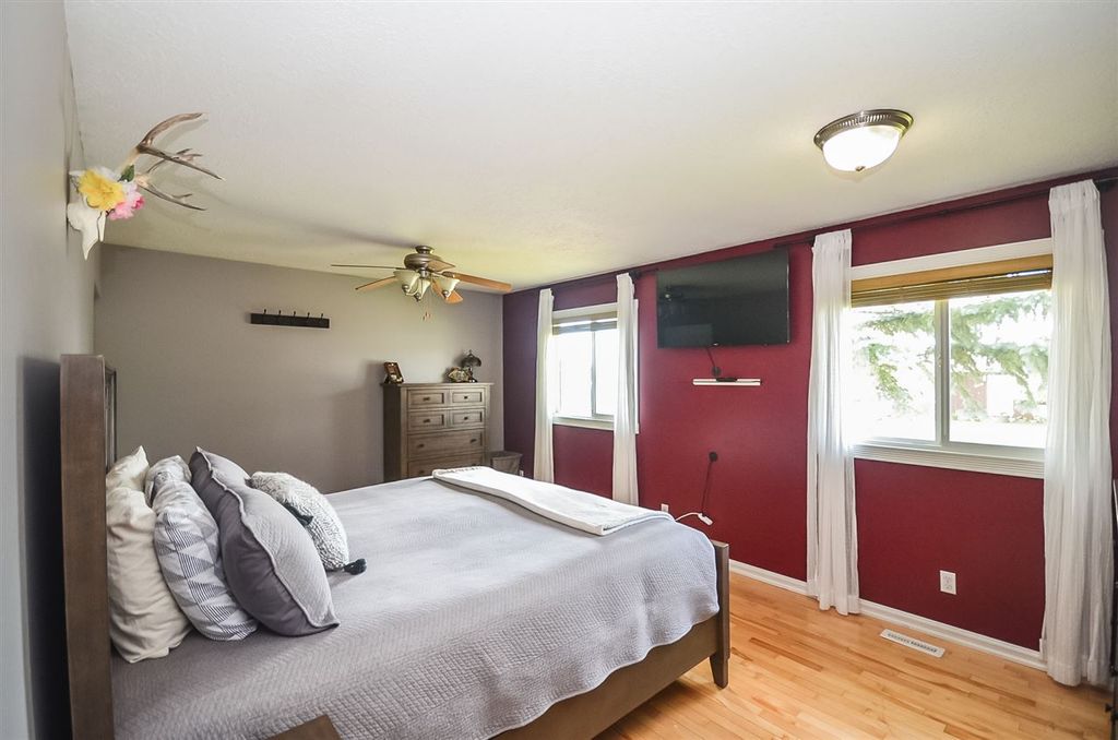 listing image 1101622185500930384