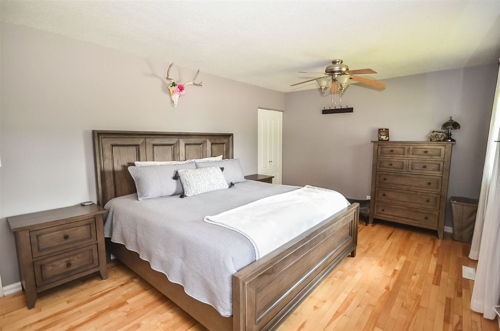 listing image 1102893062639695388