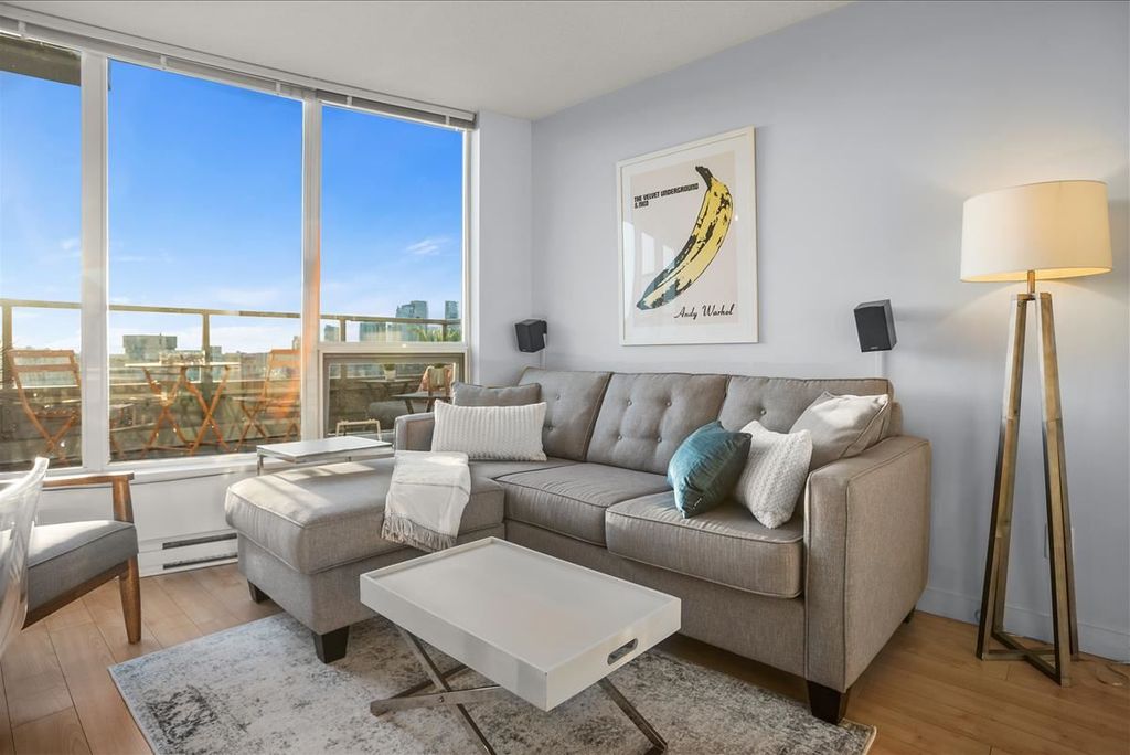 listing image 1109720898110400930